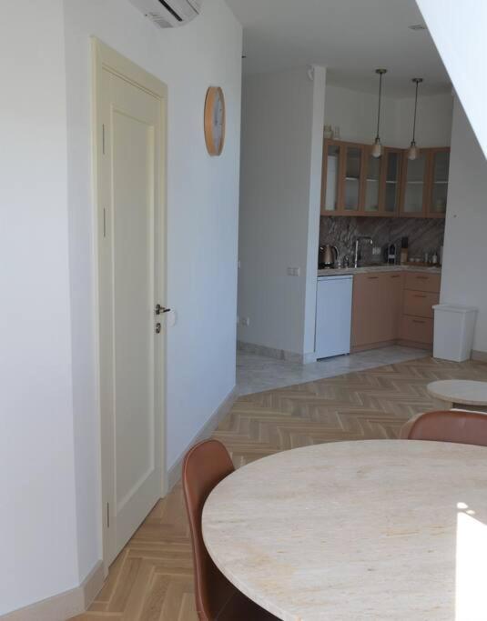 Luxury Apartment With A Balcony And View In Riga Old Town Eksteriør bilde