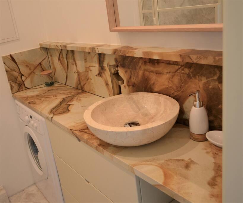 Luxury Apartment With A Balcony And View In Riga Old Town Eksteriør bilde