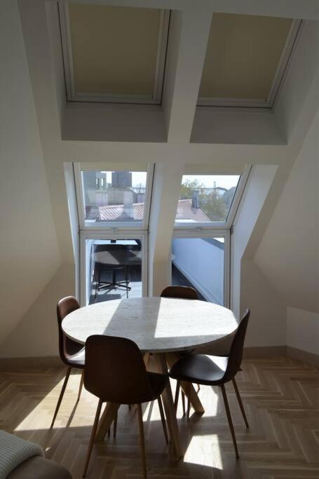 Luxury Apartment With A Balcony And View In Riga Old Town Eksteriør bilde