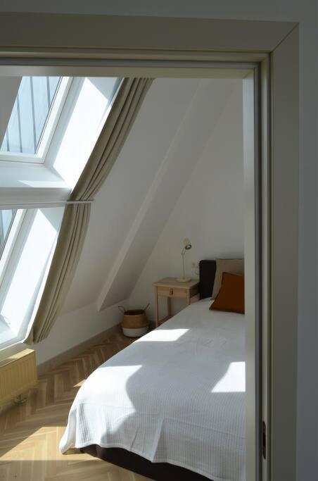 Luxury Apartment With A Balcony And View In Riga Old Town Eksteriør bilde