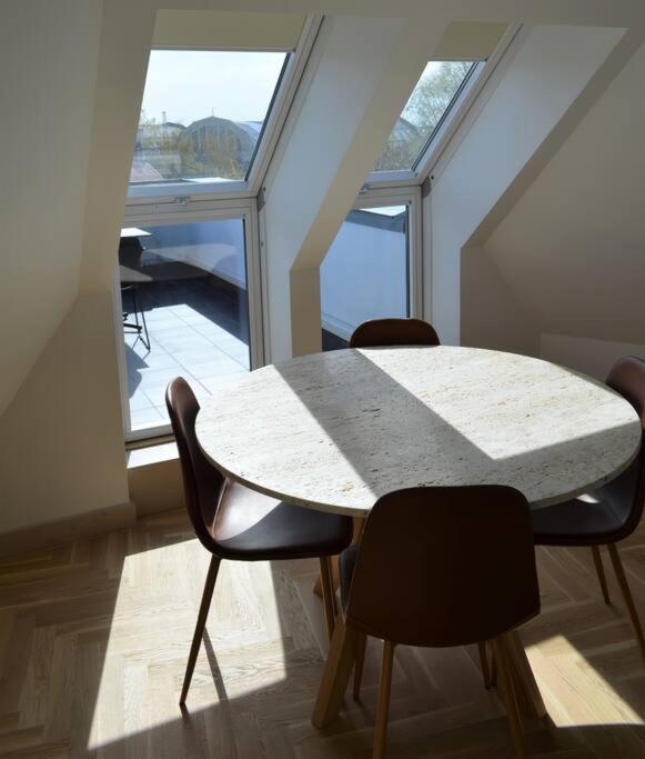 Luxury Apartment With A Balcony And View In Riga Old Town Eksteriør bilde